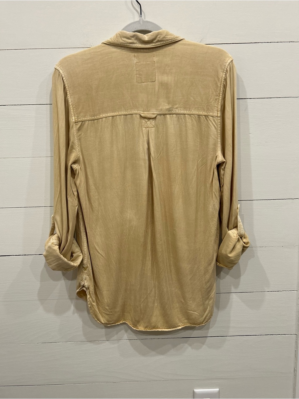 American Eagle Outfitters Boyfriend Fit Shirt in Light Khaki. Size Medium. - Picture 3 of 5